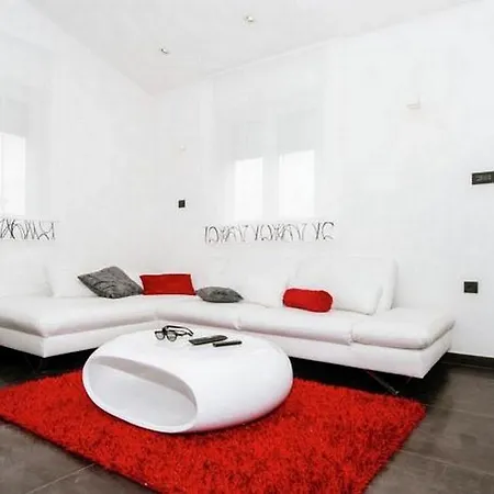 New Luxurious Loreta Apartment *